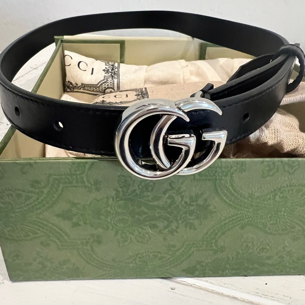 Gucci Black Leather Belt with Silver Double G Buckle